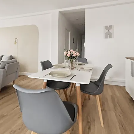 T4 Moderne Et Convivial En Centre-ville Amiens